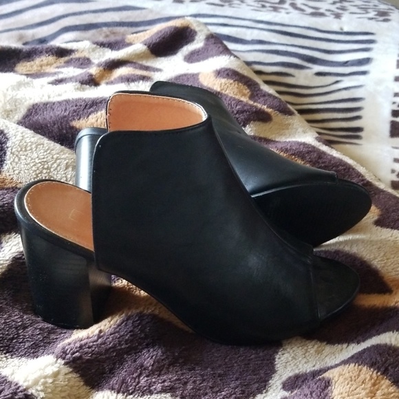 Peep toe slip ons - Picture 2 of 2